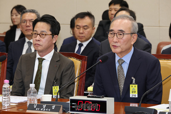 [포토] 답변하는 김영섭 KT 대표이사