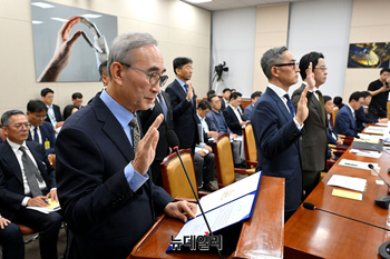 [포토] 해킹사고 청문회 선서하는 KT·롯데카드 대표