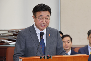 [포토] 인사말 하는 윤호중 행정안전부 장관