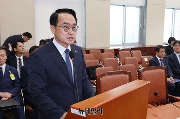 [포토] 국회 출석한 허철훈 중앙선거관리위 사무총장