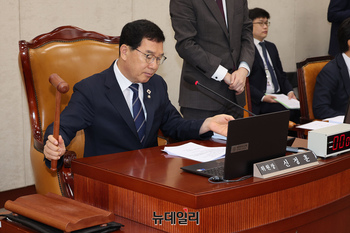[포토] 의사진행 하는 신정훈 행정안전위원장