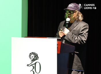 [포토] 2025 칸라이언즈서울, 강연하는 김지욱 대표