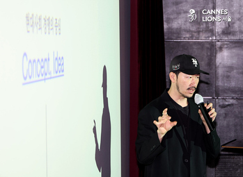 [포토] 2025 칸라이언즈서울, 강연하는 최장순 CD