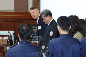 [포토] 특수공무집행방해 혐의 첫 공판 참석한 윤석열 전 대통령
