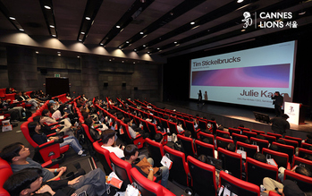 [포토] 2025 칸라이언즈서울, AI 강연하는 FLUX AI 대표단