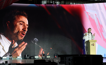 [포토] 인사말하는 '토마스 헤드윅' 비엔날레 총감독