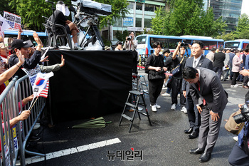 [포토] 인사하는 장동혁 국민의힘 대표 