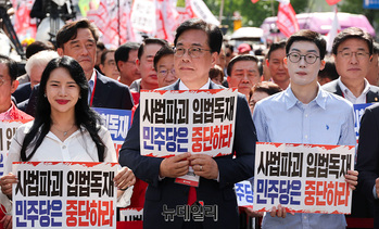 [포토] 송언석 원내대표 '사법파괴 입법독재 중단하라'