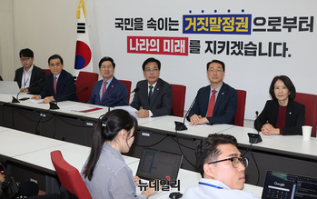 [포토] 李 대통령 유엔 성명 발표 영상 시청하는 송언석 원내대표