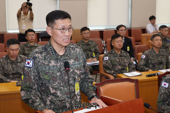 [포토] 업무보고 하는 김규하 육군 참모총장 직무대리