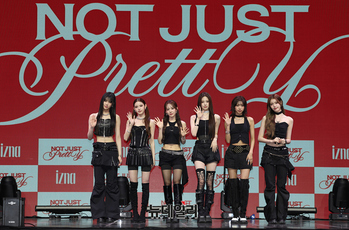 [포토] 걸그룹 '이즈나' 맘마미아로 가요계 컴백