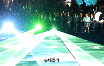 [영상] 청계천복원 20주년 기념식, 청계천 레이저 아트 