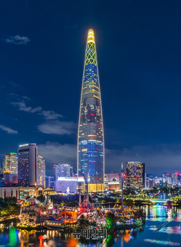 [포토] 롯데월드타워, 미디어파사드에 추석 '달토끼' 뜬다