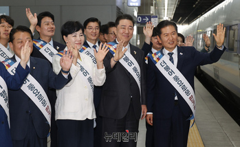 [포토] 용산역 찾은 정청래 민주당 대표 및 지도부