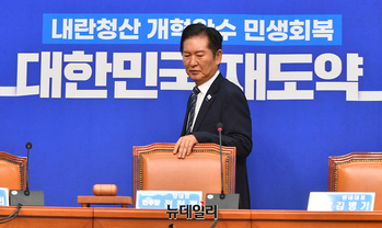 [포토] 회의 참석하는 정청래 더불어민주당 대표