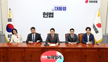 [포토] 현안관련 간담회 갖는 장동혁 국민의힘 대표