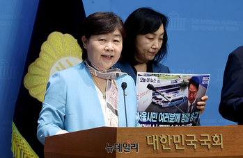 [포토] 오세훈 서울시장 관련 기자회견 하는 서영교 민주당 의원