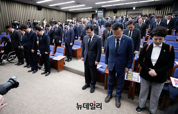 [포토] 상복입은 국민의힘  