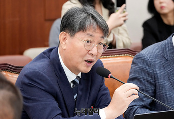 [포토] 인사말하는 이춘석 무소속 의원 