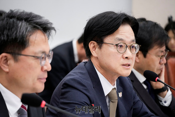 [포토] 국감서 답변하는 김정관 장관 