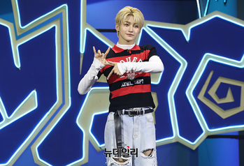 [포토] 투어스 지훈 '미니4집으로 돌아왔어요'