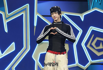 [포토] 투어스 도훈 '완벽 비율'