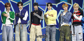 [포토] 교복 벗은 '투어스' 미니4집으로 컴백