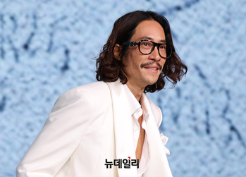 [영상] 굿뉴스로 돌아온 긴머리 류승범