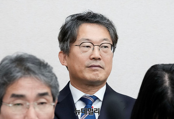 [포토] 국감 참고인 신분 출석한 신문규 전 비서관 