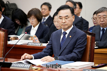 [포토] 교육위 출석한 차정인 국가교육위원장 