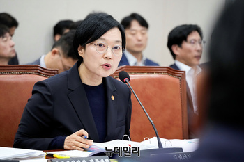 [포토] 산자중기위 국감서 답변하는 한성숙 장관 