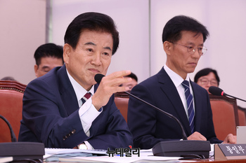 [포토] 국감서 답변하는 정동영 통일부 장관