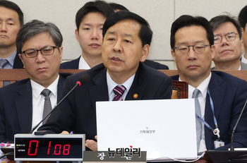 [포토] 답변하는 구윤철 경제부총리 겸 기획재정부 장관