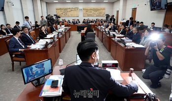 [포토] 국회 교육위원회, 불출석 증인에 동행명령장 발부