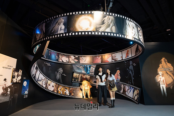 [포토] 롯데월드 몰입형 공간 ‘딥(DEEP)’ 첫번째 전시 만나보세요