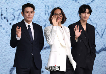 [영상] 굿뉴스로 뭉친 '설경구-홍경-류승범'