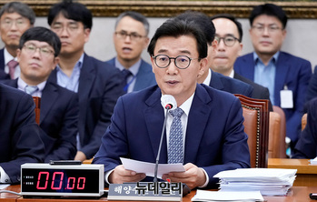 [포토] 농해수위 출석한 전재수 해수부 장관 