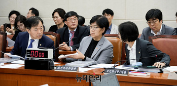 [포토] 대화 나누는 복지부 장·차관 