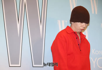 [포토] 우원재, 강렬한 레드