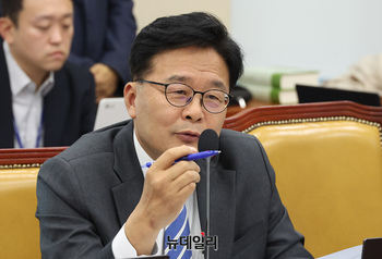 [포토] 신상발언 하는 김우영 더불어민주당 의원