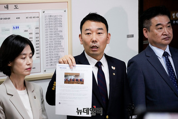 [포토] 입장 밝히는 김용민 민주당 의원 