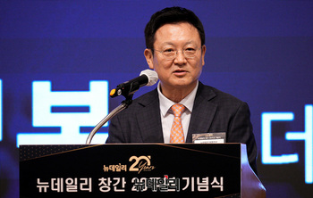 [포토] 뉴데일리 창간 20주년 환영사 하는 이성복 대표