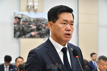 [포토] 업무보고 하는 석종건 방위사업청장