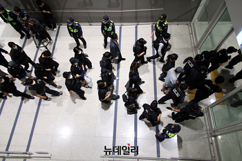 [포토] '캄보디아 구금' 한국인, 인천공항 통해 송환 