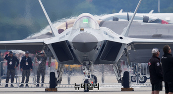 [포토] 시범비행 준비하는 KF-21 보라매 