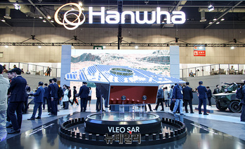 [포토] 2025 ADEX, 첨단 장비 선보이는 한화그룹 