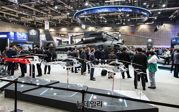 [포토] ADEX서 항공기 선보이는 KAI