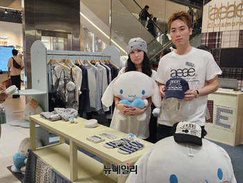 [포토] 현대백화점 "인기 캐릭터와 협업한 '에이이에이이(aeae)' 제품 만나세요"