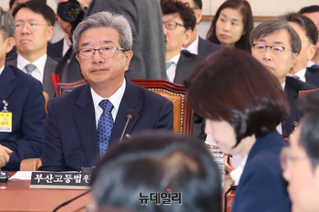 [포토] 법사위 국감 출석한 박종훈 부산고등법원장