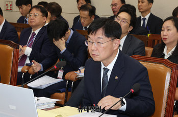 [포토] 국회 출석한 안형준 국가데이터처장